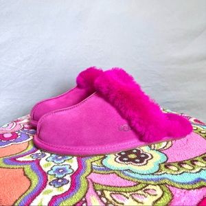 Ugg Slipper, pink, size 6